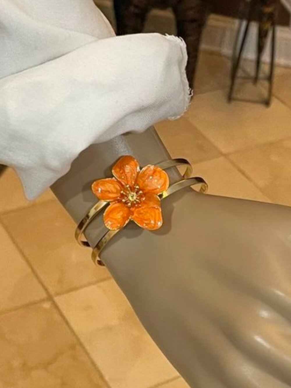 NWT Fashion & Elegance Drip Oil-Style Enamel 5 Petal Flower Open Bangle Bracelet - Picture 3 of 9